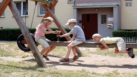 Kinderspielen_HallgerdDreamstimeKopie