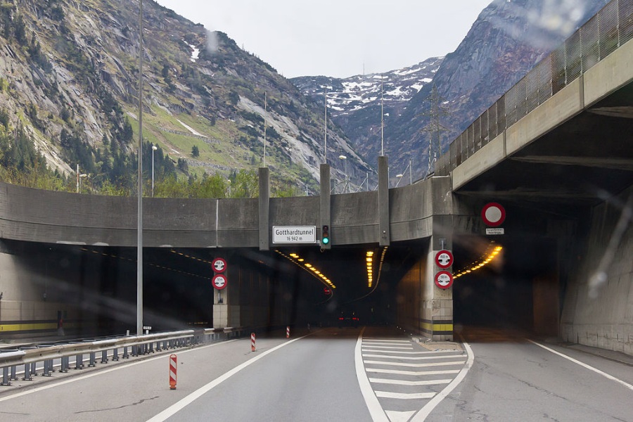 Gotthard_Strassentunnel_Nordportal