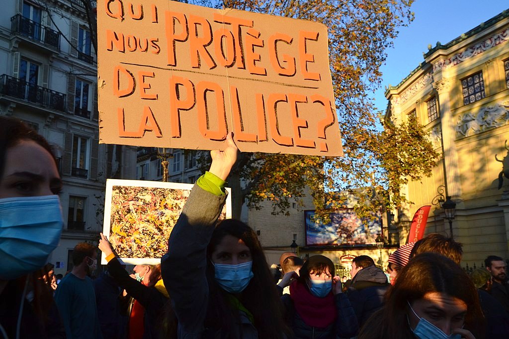 1024px-Manif_contre_la_'Loi_Sécurité_globale'_à_Paris_le_28_novembre_2020_(50657185078)