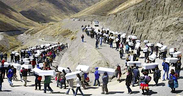 Lucanamarca Begrägnis.CVR-PERU