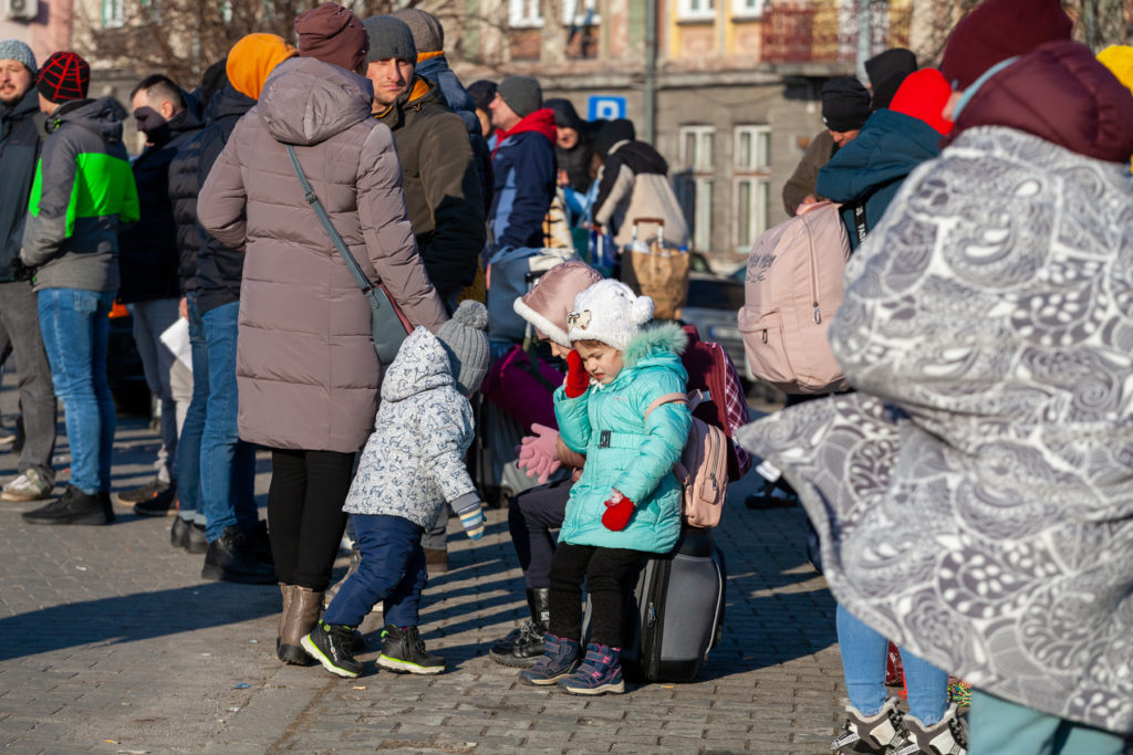 Ukrainian_children_are_fleeing_Russian_aggression._Przemyśl,_Poland_27_02_2022_(51913336423)
