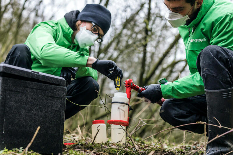 Greenpeace Schlachtabwässer Probennahme