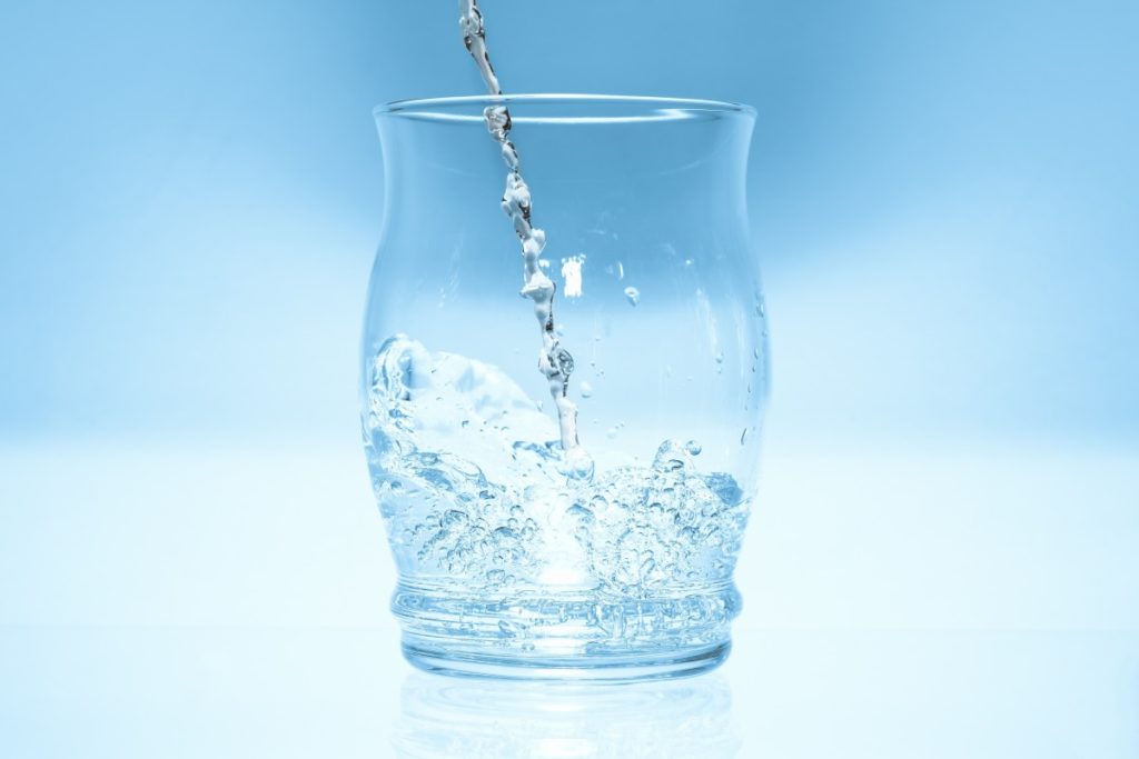 glass_water_high_jumping_drops_blue_mirroring_gertr_nk-1180660.jpg!d