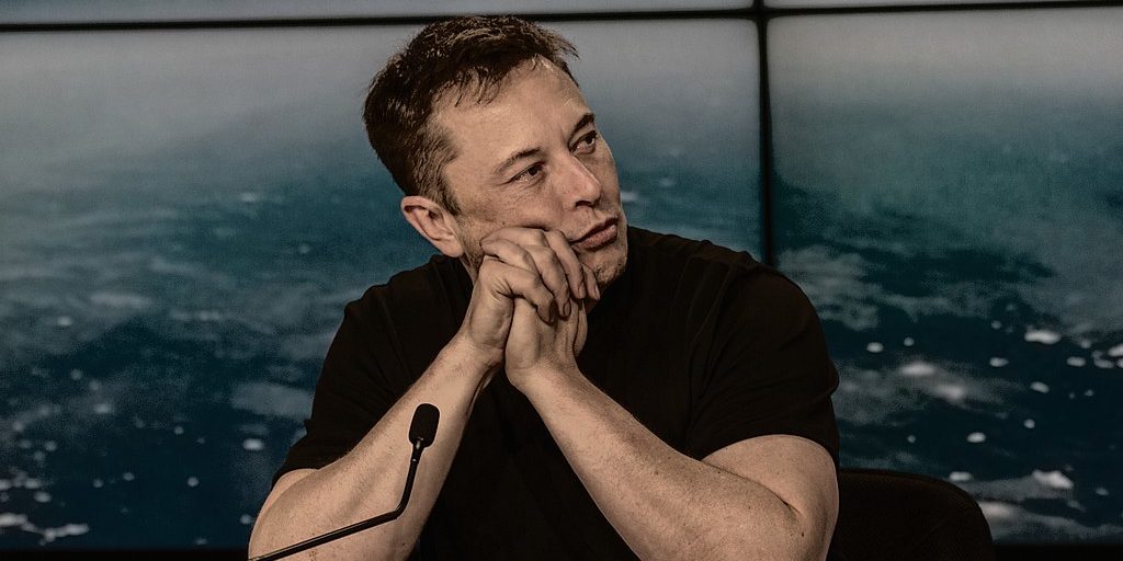 1024px-Elon_Musk_at_a_Press_Conference