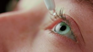Auge Augentropfen