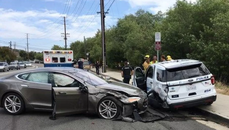 Tesla Unfall