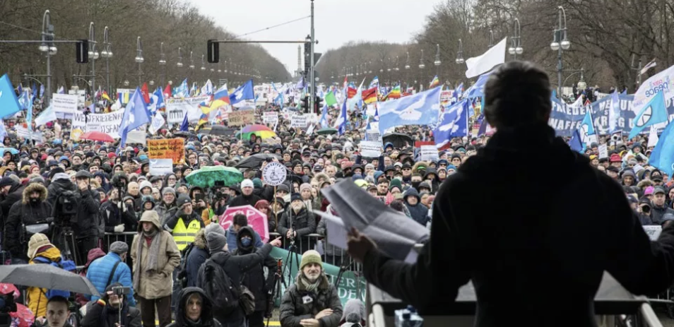 Jeffrey Sachs an Friedensdemo am 25.2.23 in Berlin