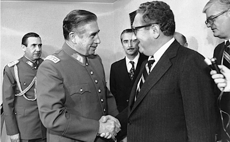 8. Juni 1976 Präsident Pinochet empfängt US-Staatssekretär Henry Kissinger in Santiago de Chile