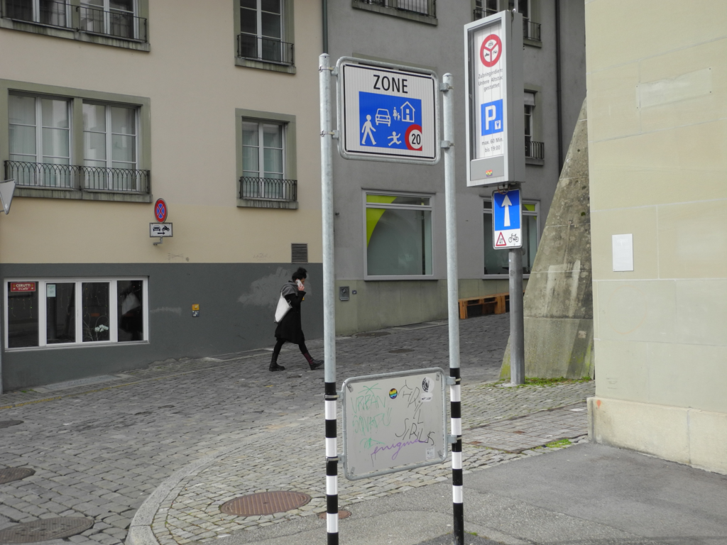 Bern, Postgasse unten, 4,5 m hoch Verkehr Signal