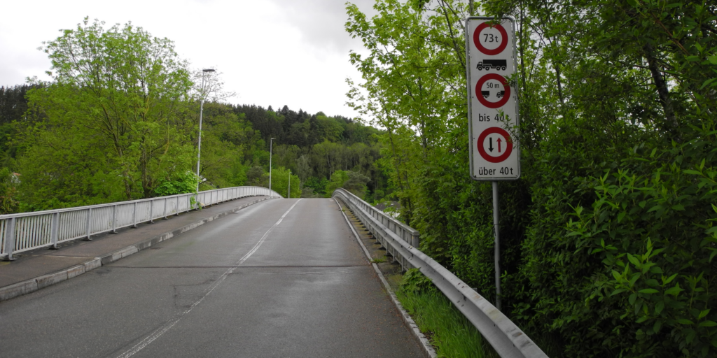 Bundkofen, Autobahnbrücke Verkehr Signale
