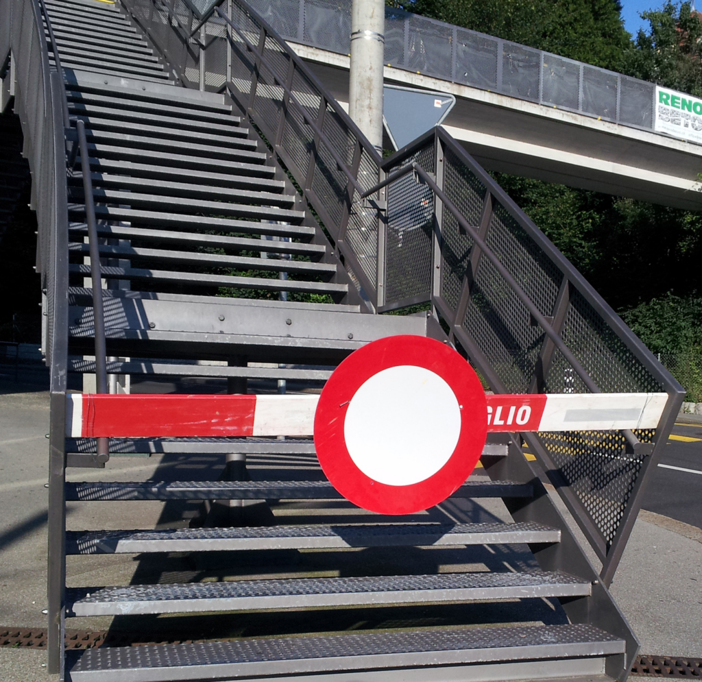 Freiburg Treppe mit Fahrverbot Verkehr Signale