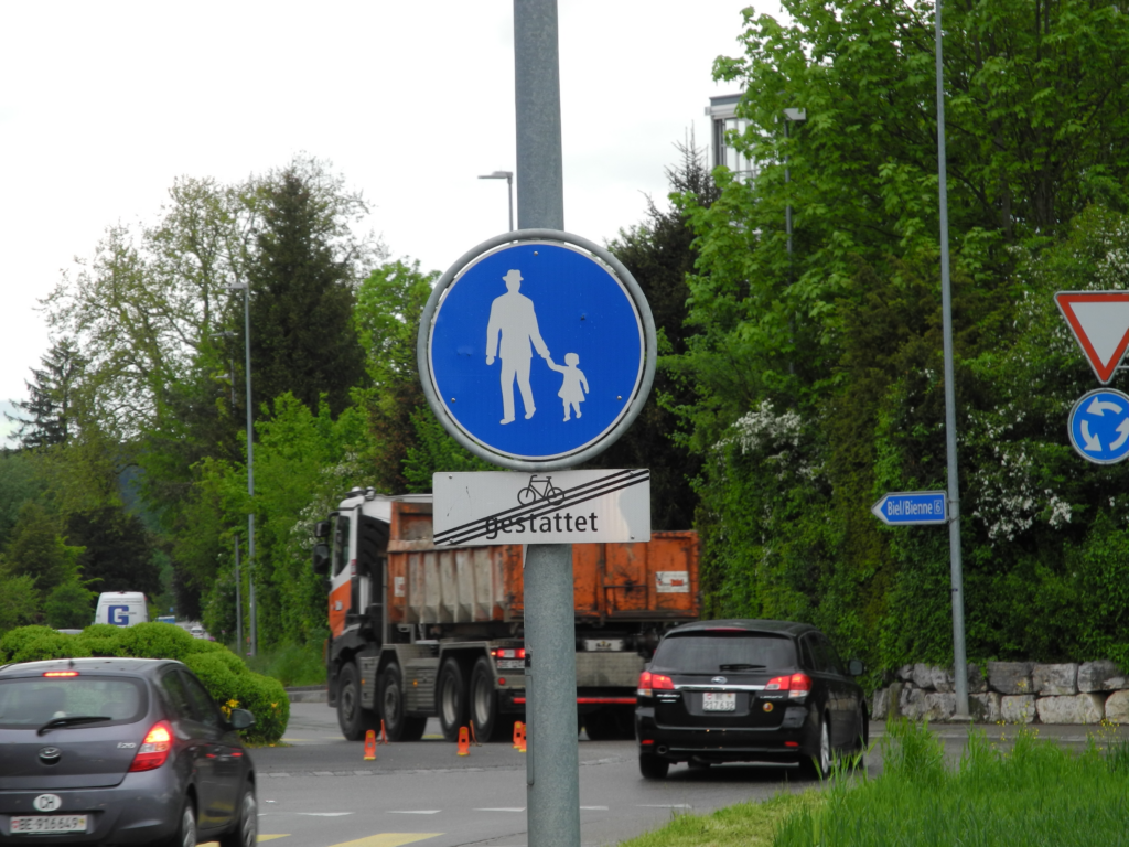 Münchenbuchsee, von Zollikofen her Verkehr Signale