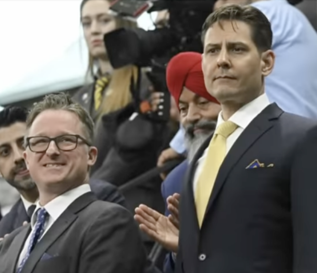 Michael Spavor (links) und Michael Covrig am 24. März 2023 in Ottawa.
