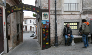 Riace Eingang Villaggio Globale
