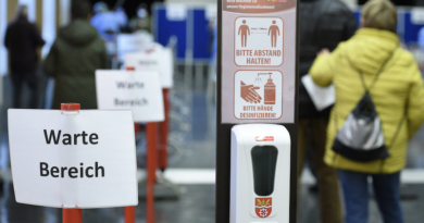 Anstehen zum Corona-Test