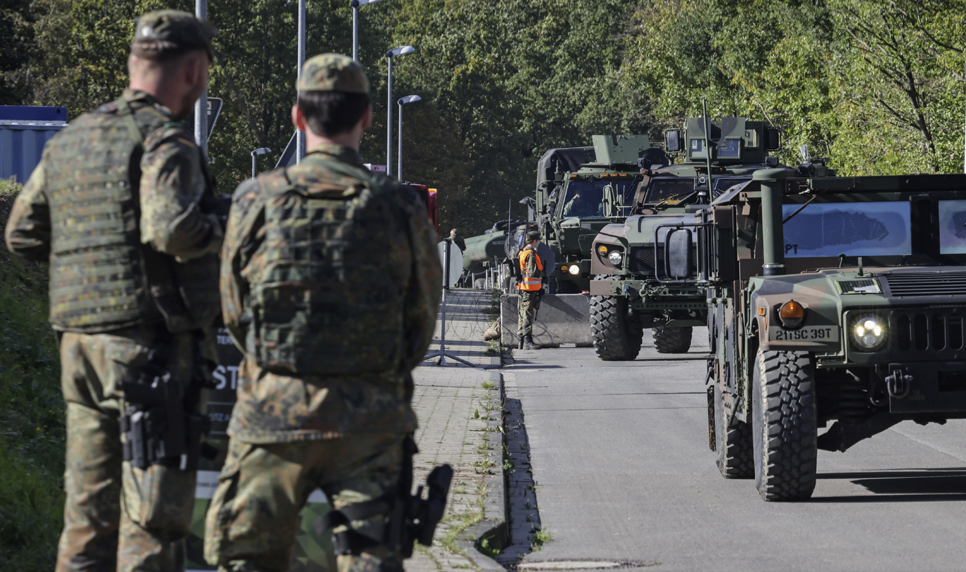 Durchziehende Nato-Truppen gilt es zu schützen.