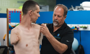 Tausenden ukrainischen Soldaten wurden Arme oder Beine amputiert. Lou Cabana. Medical Center Orthotics and Prothetics.