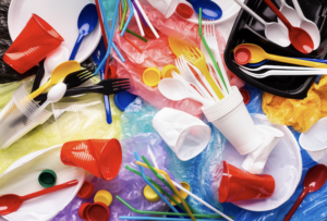Plastikgeschirr