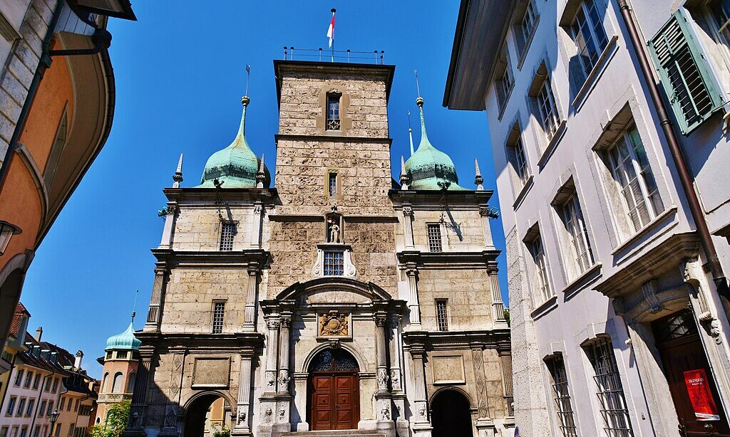 1024px-Rathaus_Kanton_Solothurn_1