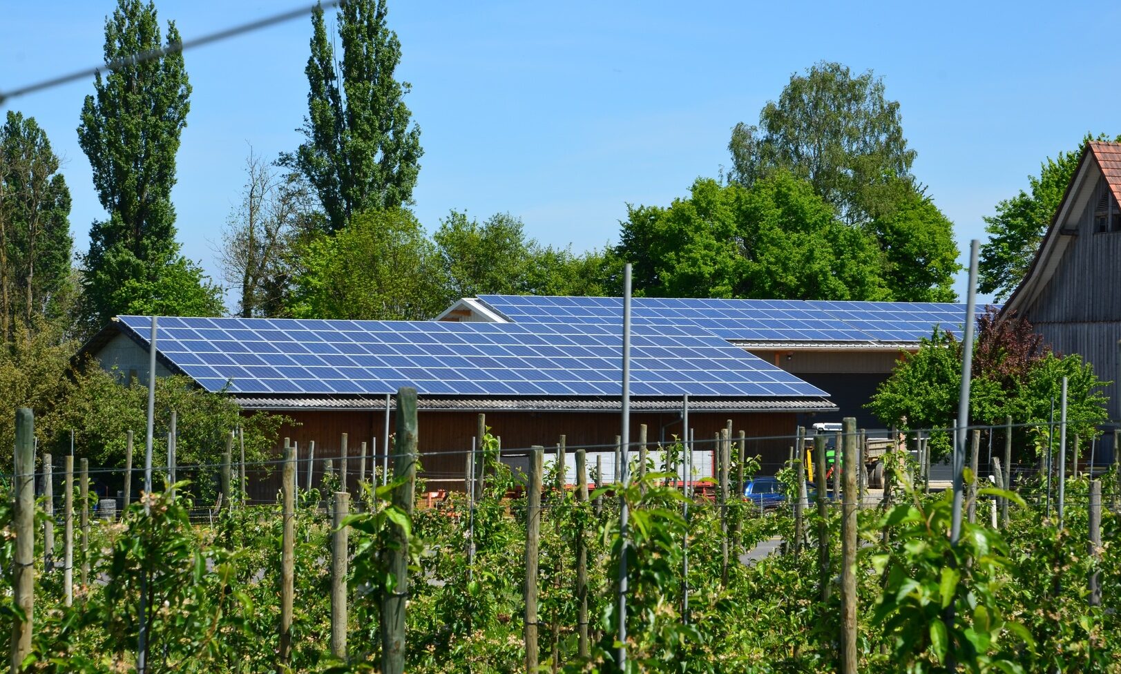 roof-cottage-renewable-solar-energy-photovoltaic-g-ttingen-963839-pxhere.com