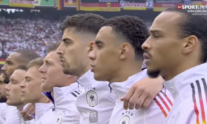 Deutsche Nationalelf singt die Nationalhymne.srf