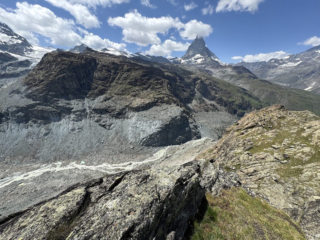 2 Talenge unterhalb Gagenhaupt Standort Staumauer Fluss Gornera Hintergrund Matterhorn Foto Walter Aeschimann