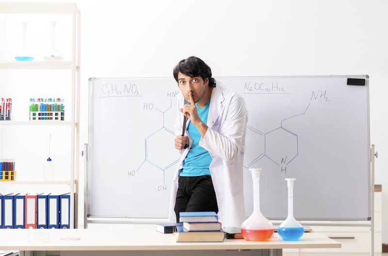 Schweigender Wissenschaftler