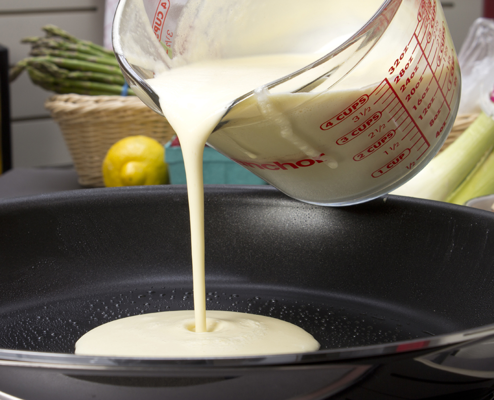 Pouring_crêpe_batter,_2013