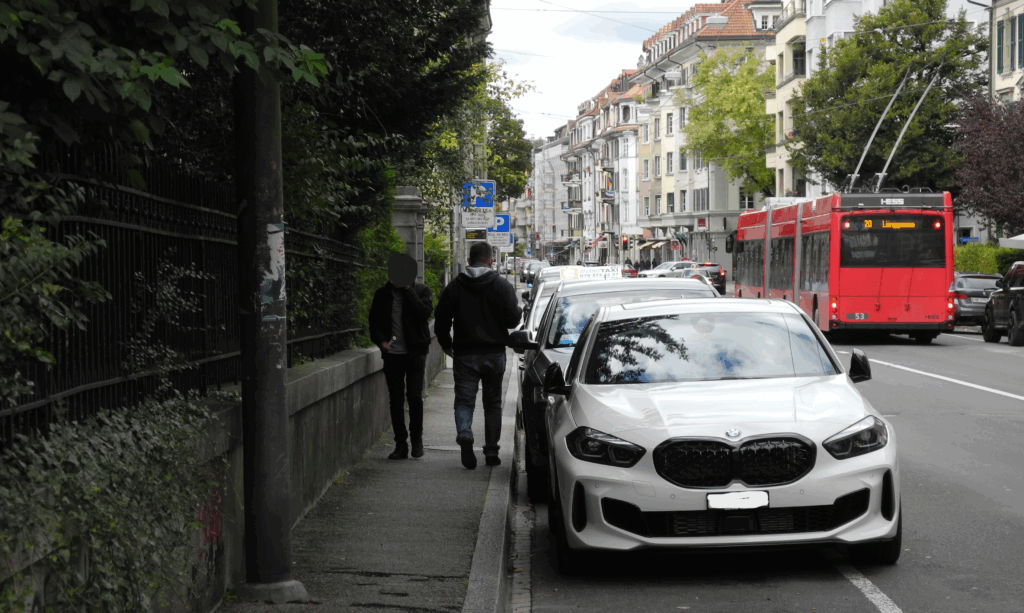 0000000 Bild Fussgänger Länggassstrasse Trottoir