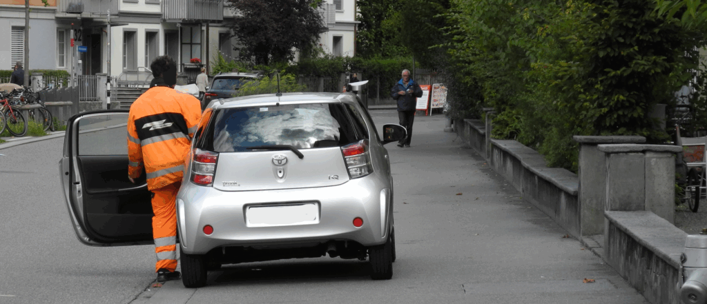 0000000 Bild Fussgänger Mittelstrasse Trottoir