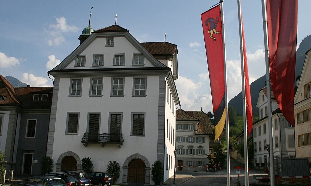 1024px-Stans_rathaus_2_thm