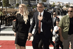 Wahlsieger Tufan Erhürman und seine Ehefrau