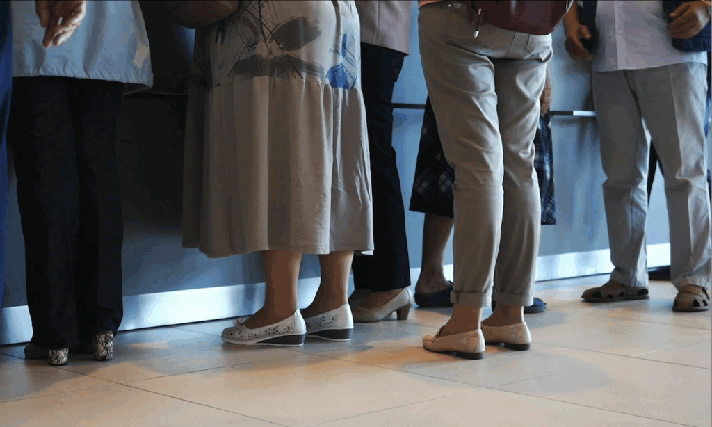 Wartende Warteschlange.Depph