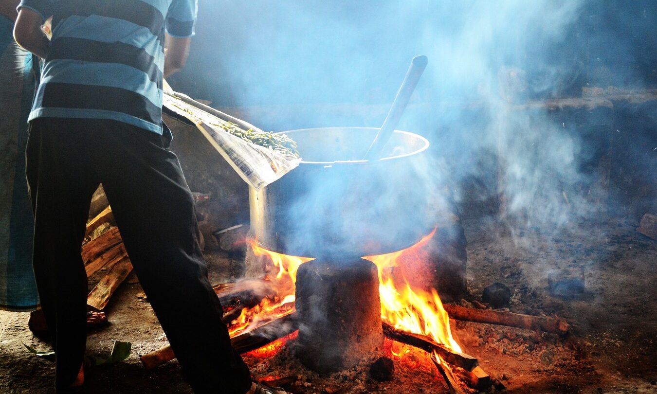 smoke-cooking-fire-campfire-bonfire-chef-998280-pxhere.com