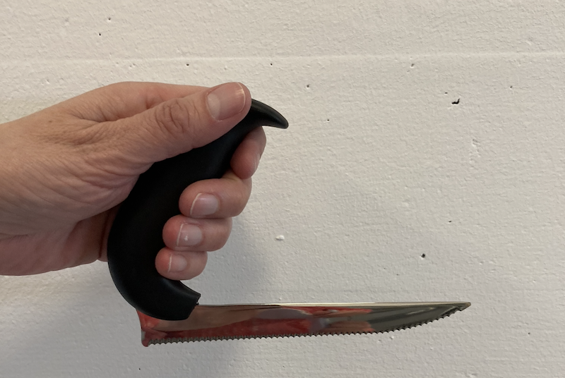 Messer mit senkrechtem Griff