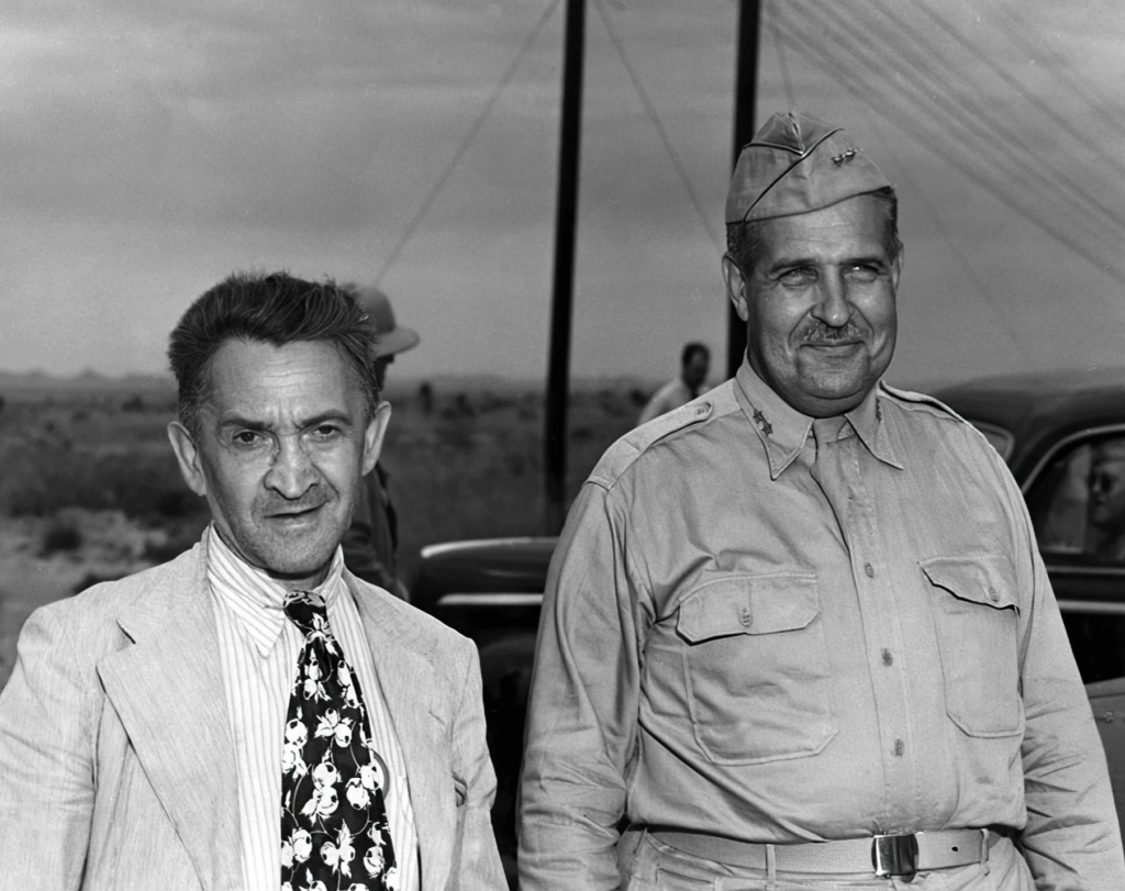 William L. Laurence und General Leslie R. Groves