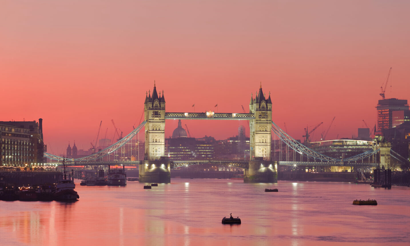 London_Thames_Sunset_panorama_-_Feb_2008
