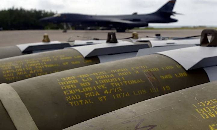 Bomben des Typs MK-84